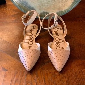 Classic summer party shoe for a fun day out.